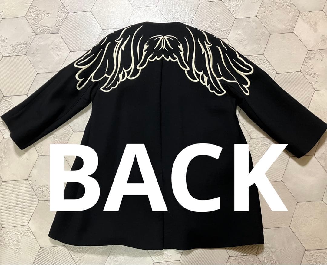 RED VALENTINO 羽刺繍ノーカラーコート黒