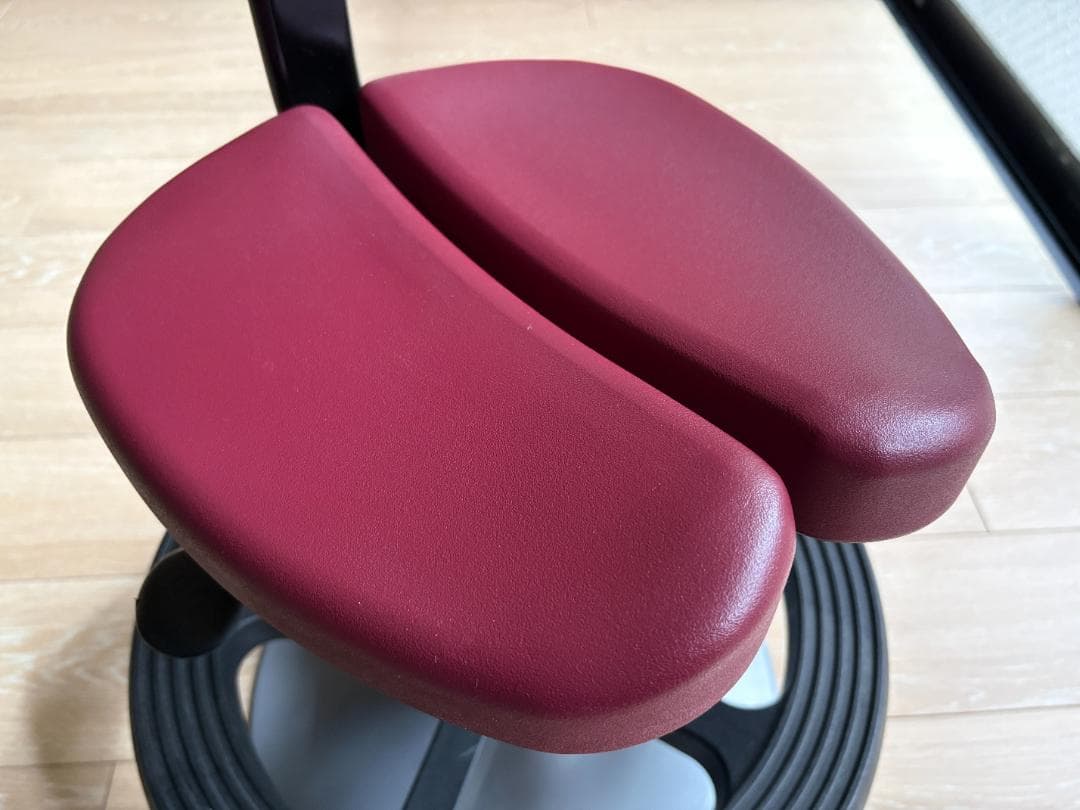 【美品】アーユル・チェアー　ルナ / レッド　足置きリング付き