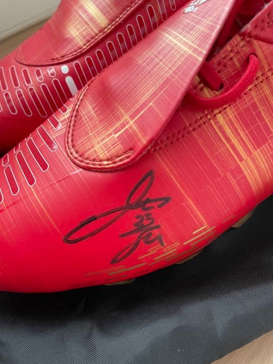 中村俊輔選手　直筆サイン入りスパイク