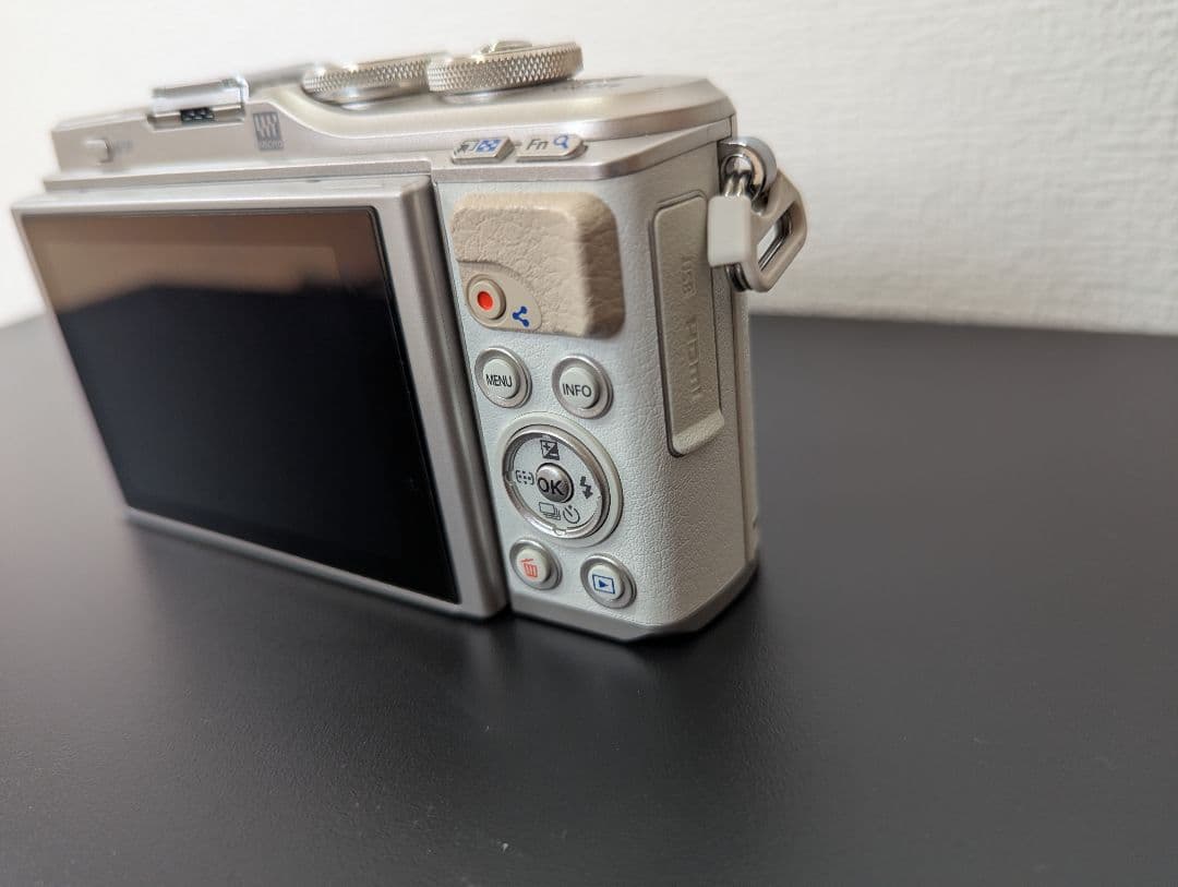 OLYMPUS PEN E-PL9 ホワイト レンズキット