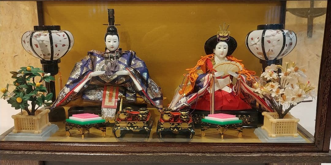 雛人形　飾り　ガラスケース　 オルゴール付き