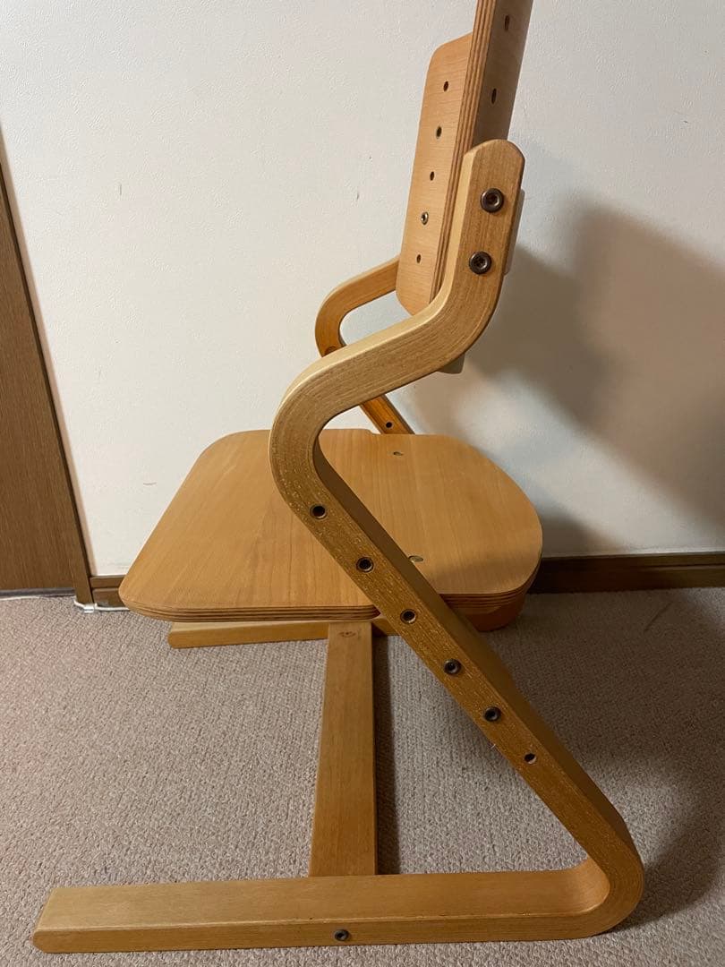 フォルミオ　デスクチェアー