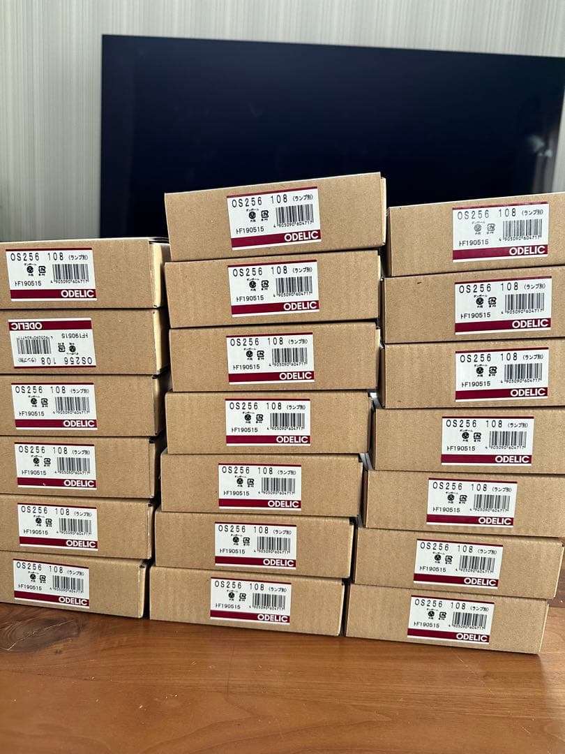 スポットライト、OS256108とLDR7L-M-E11の各20個