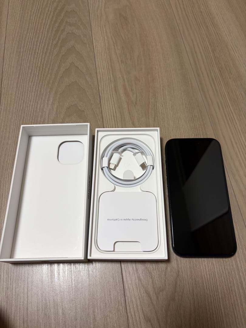 Apple iPhone 15 ブラック 本体　128