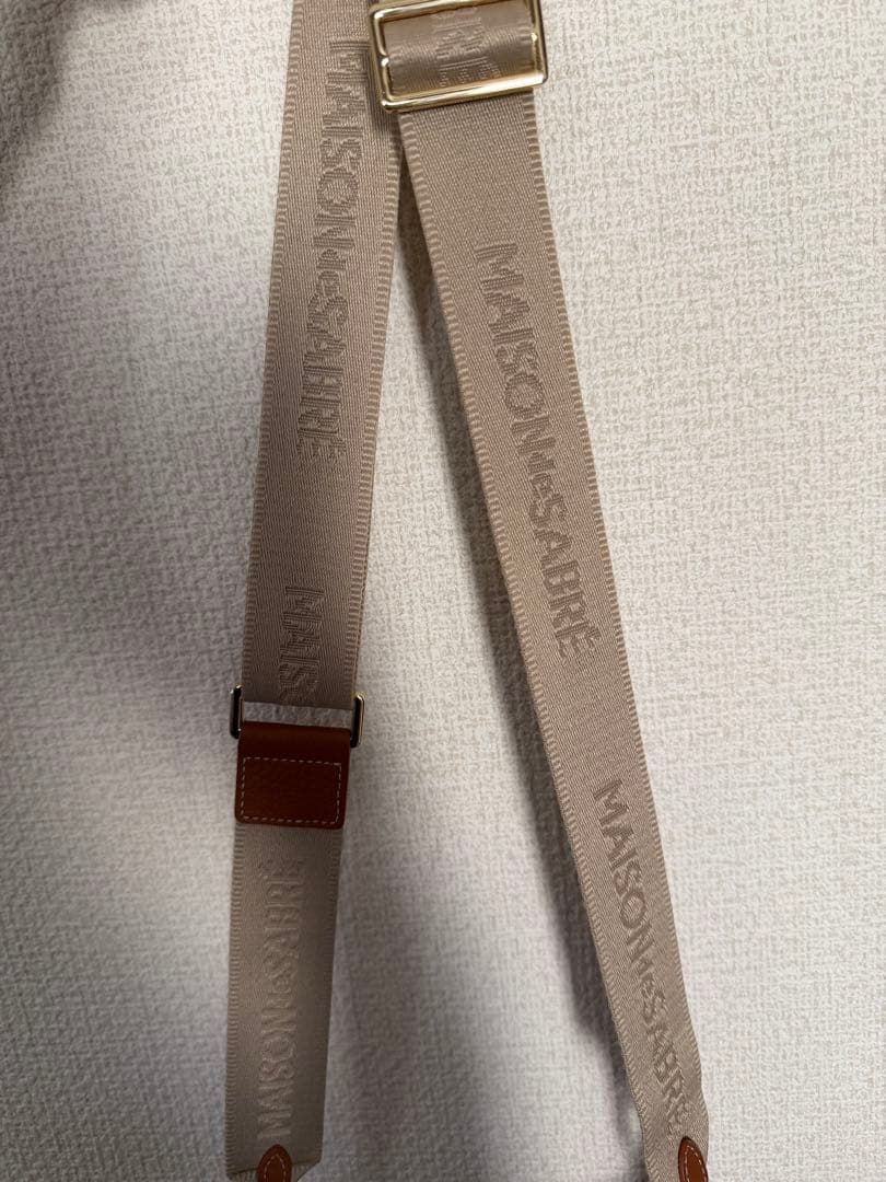 美品 メゾンドサブレ　ムーンショルダーバッグ　ペカンブラウン　クロスボディ