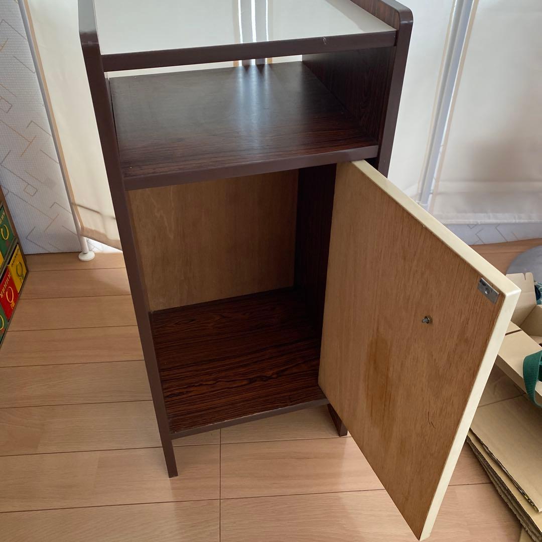 昭和レトロなダークブラウン木製キャビネット