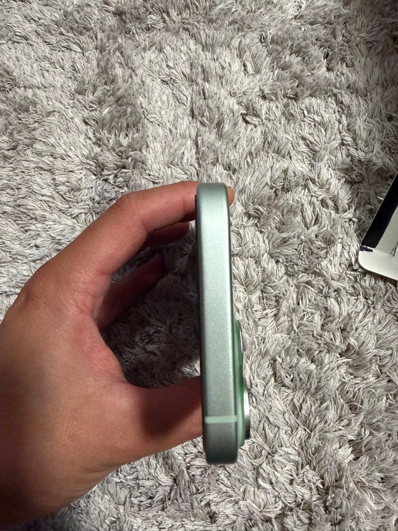 ララ品　 (美品中古) iPhone15 128gb 本体