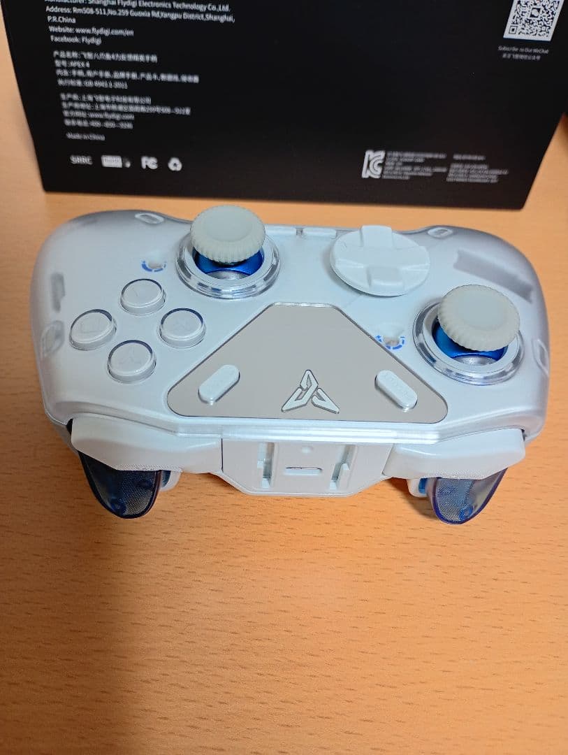 FLYDIGI　ワイヤレスコントローラー 「APEX4」と充電ドック