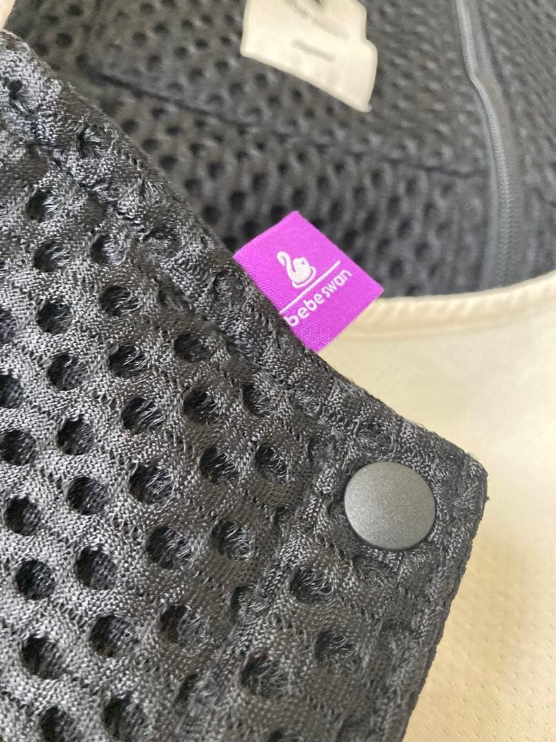 べべスワン BTベスト 抱っこ紐 メッシュ 黒　オーガニックよだれかけ