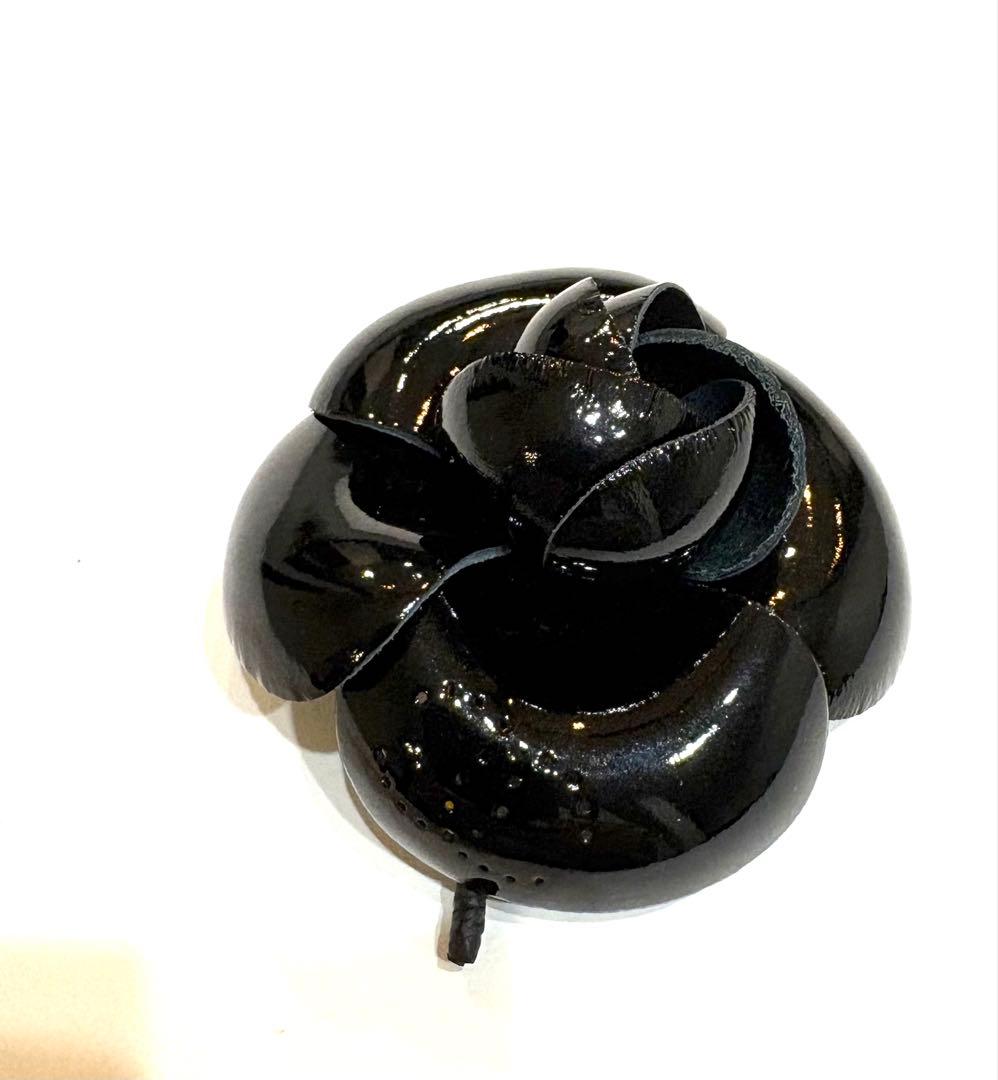美品☆シャネル　カメリア 黒革コサージュ　ココマーク ロゴ　レザー　ヴィンテージ