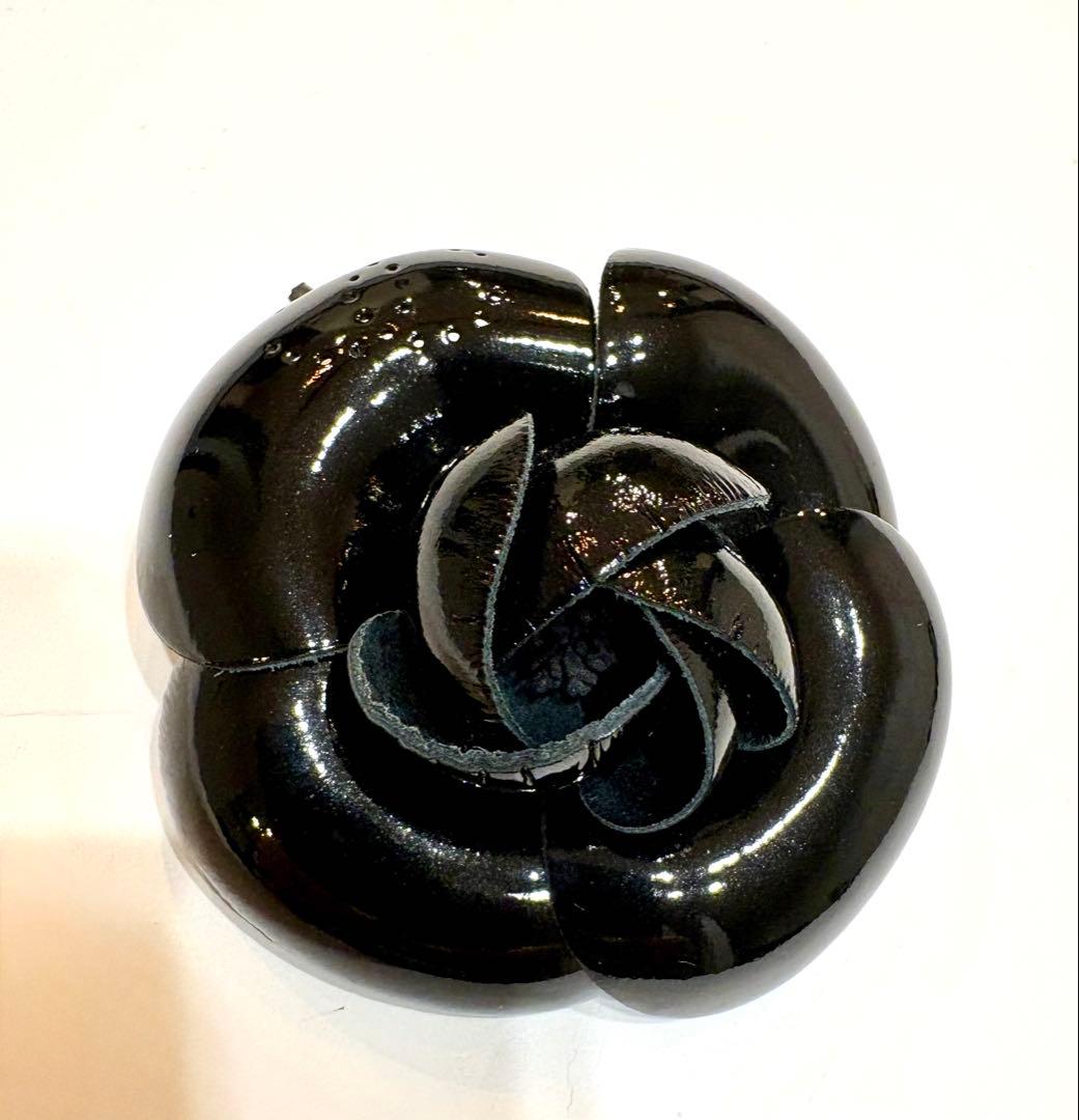 美品☆シャネル　カメリア 黒革コサージュ　ココマーク ロゴ　レザー　ヴィンテージ