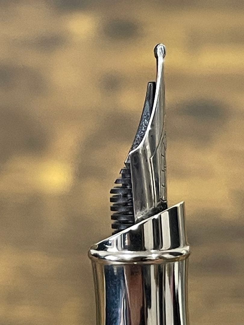 シリアルナンバー　ダイヤモンド　パラジウム仕上げ　ハリーウィンストン　万年筆