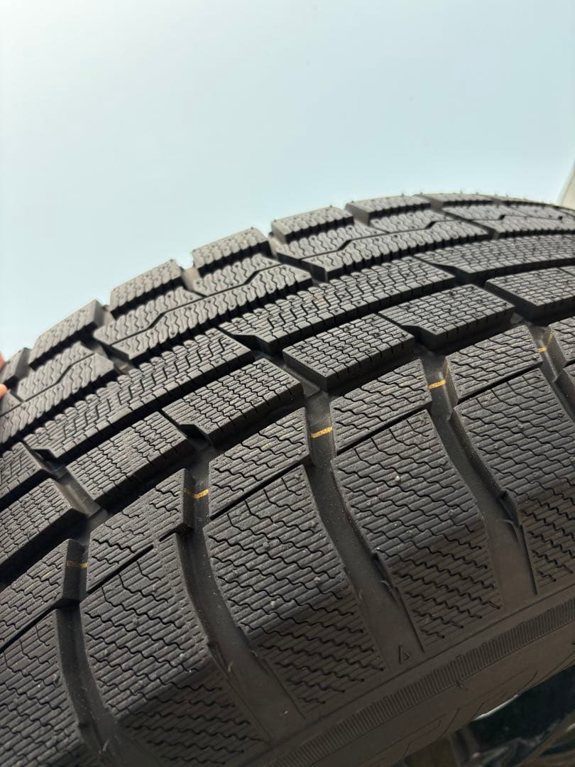 2024年製　美品　トランパス TX ウィンタータイヤ 215/70R16