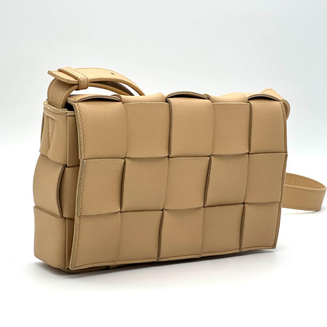 【極美品】ボッテガヴェネタ　マキシイントレチャート　カセット　ショルダーバッグ