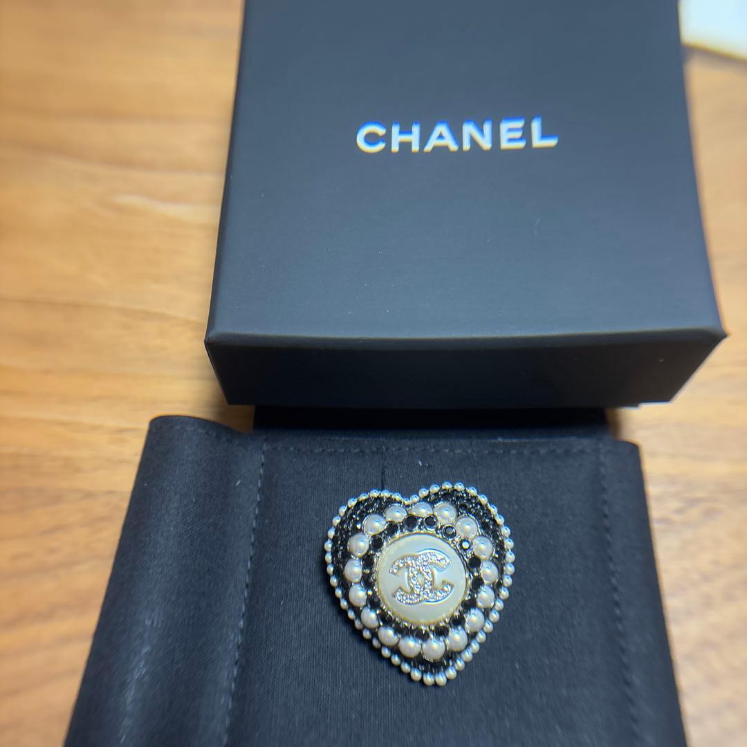 CHANELシャネルハートブローチ