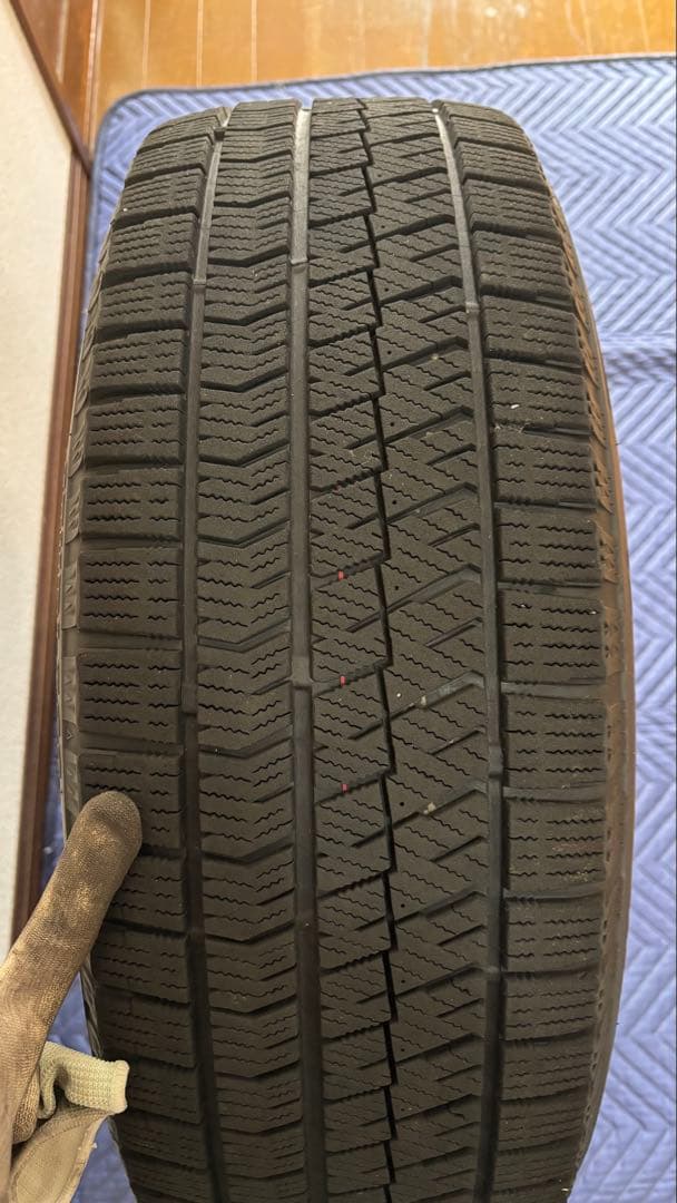 215 65 R16 VRX2 アルファード　スタッドレス