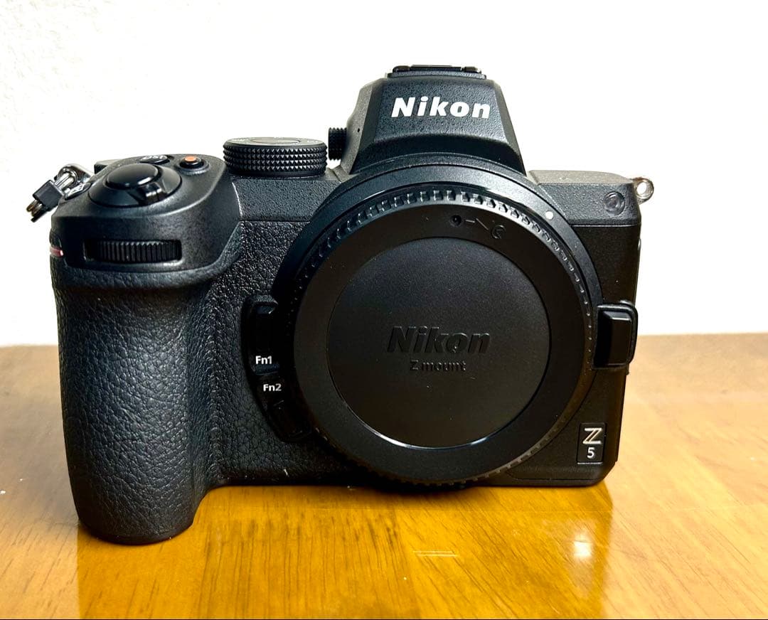 Nikon z5 ボディ　中古　おまけ付き