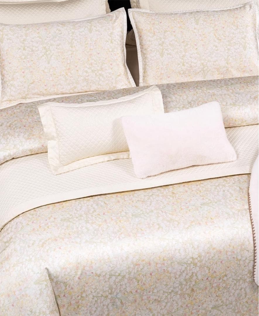 【ミンクのクッション】 腰枕 ベッドクッション ピンクベージュ 高級ホテル仕様