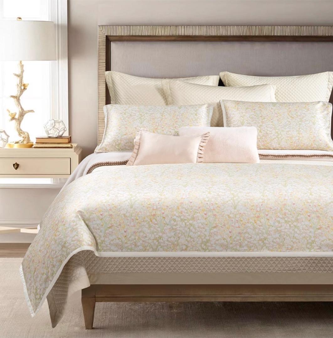 【ミンクのクッション】 腰枕 ベッドクッション ピンクベージュ 高級ホテル仕様