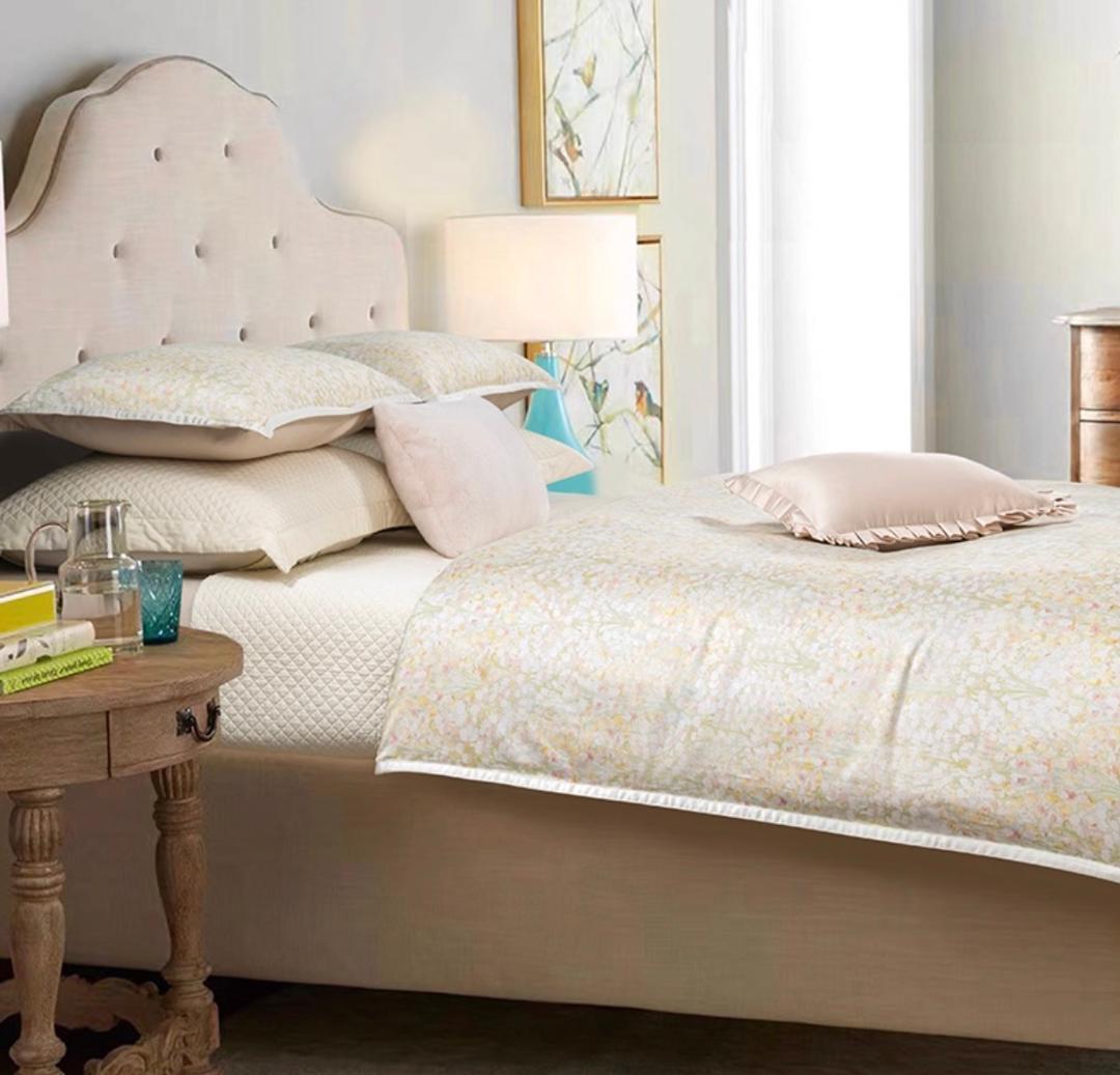 【ミンクのクッション】 腰枕 ベッドクッション ピンクベージュ 高級ホテル仕様