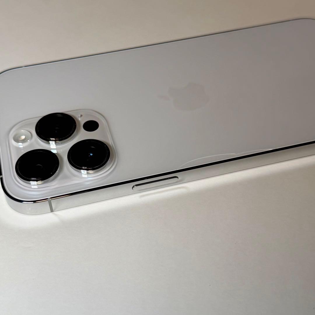 Apple iPhone 14 Pro Max 1TB 本体 シルバー 背面ヒビ