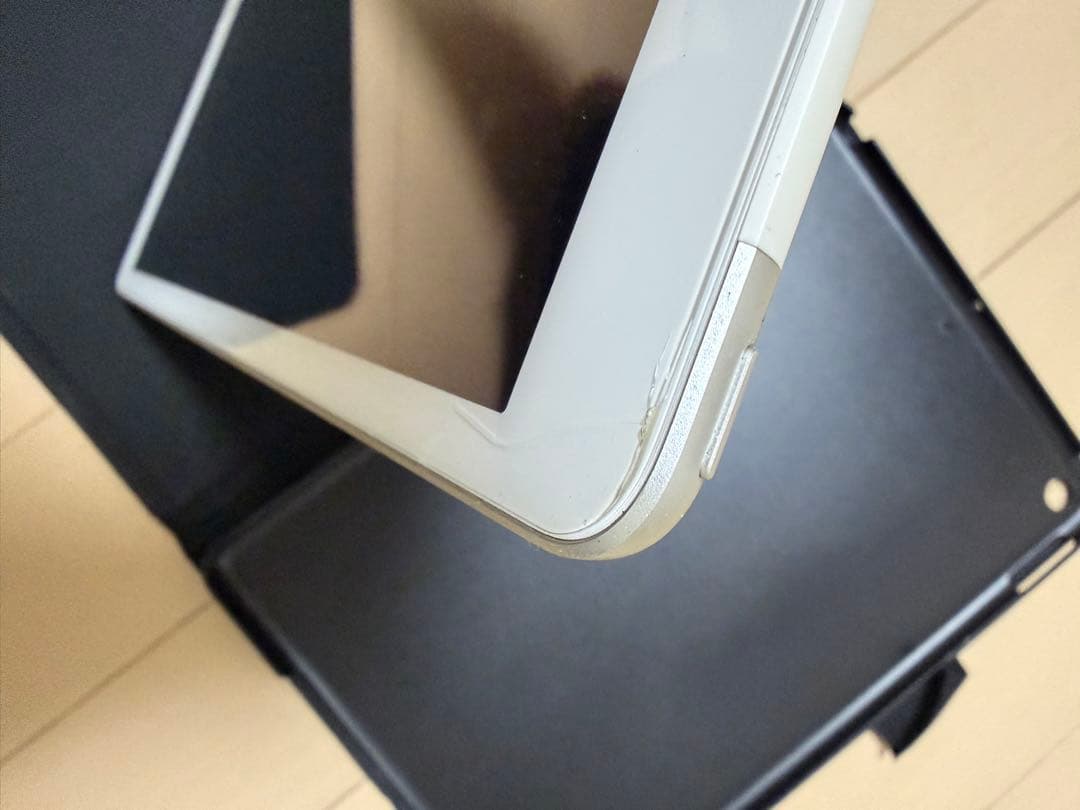 Apple iPad 7 32GB Wi-Fi+cellular SIMフリー