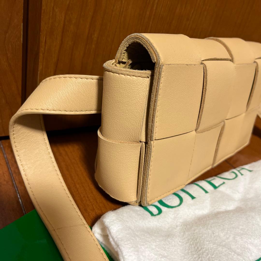 BOTTEGA VENETAボッテガヴェネタ　ベルトカセットバッグ