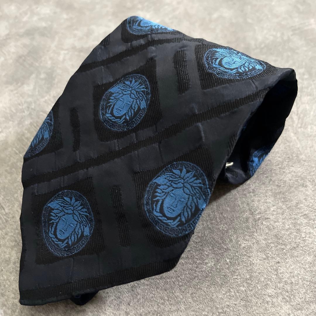 極上高級イタリア製ヴィンテージスーツ × GIANNI VERUSACEネクタイ