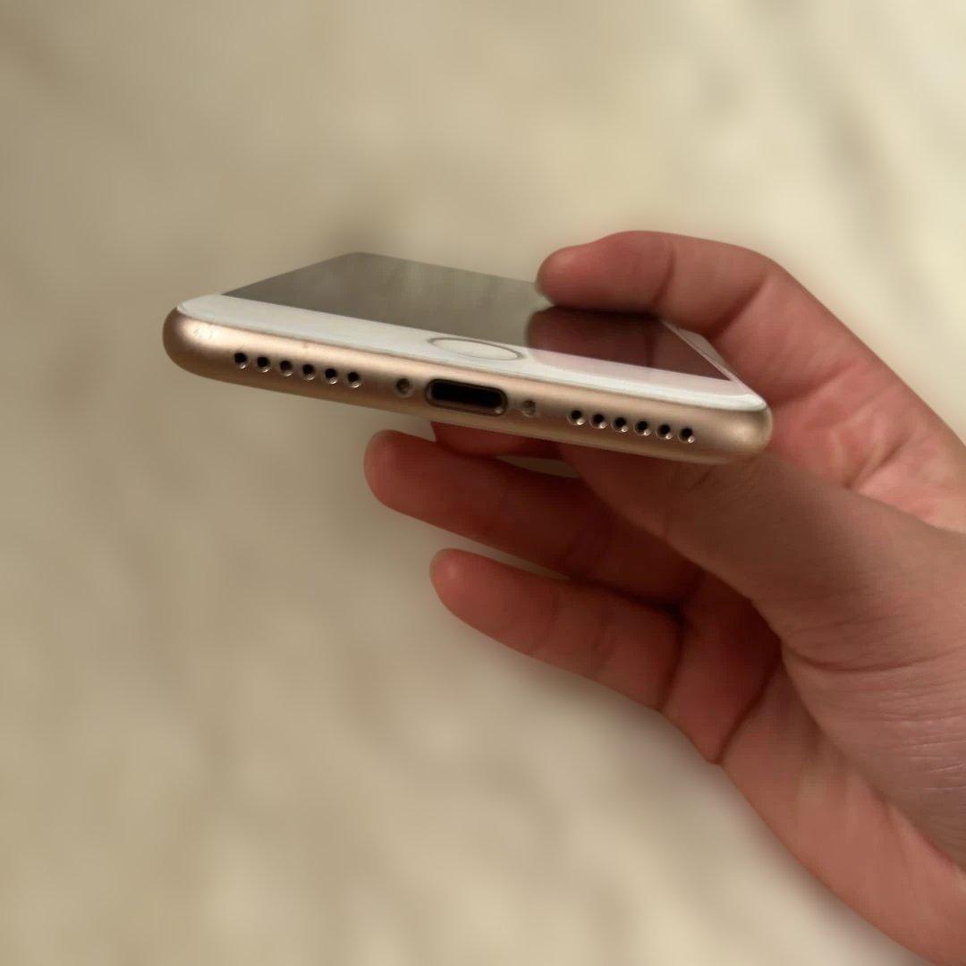 【機能不良無し】【外観美品】【64GB】iPhone8 色はベージュ？