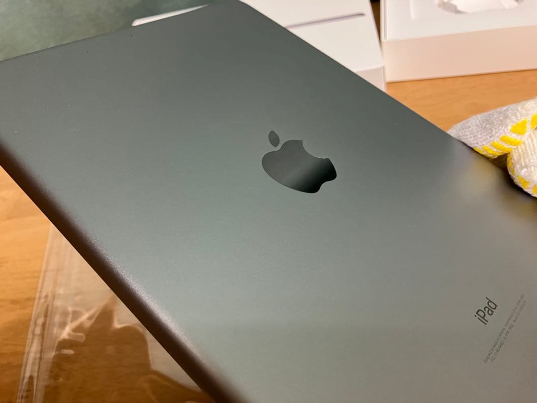 【美品】第5世代　iPad スペースグレイ　Wi-Fi 32GB シートシール付