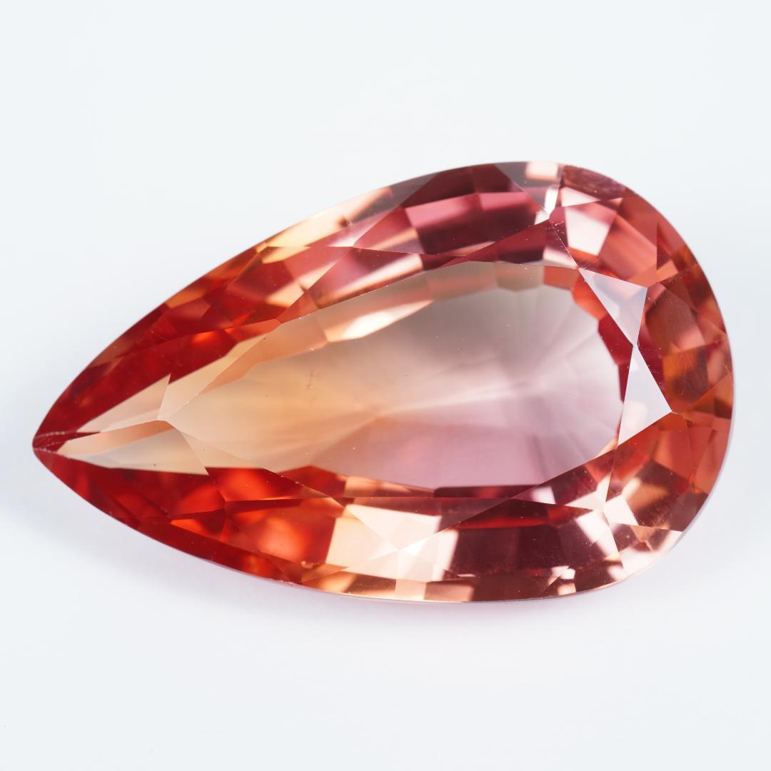 56.28ct　バイカラー合成サファイア