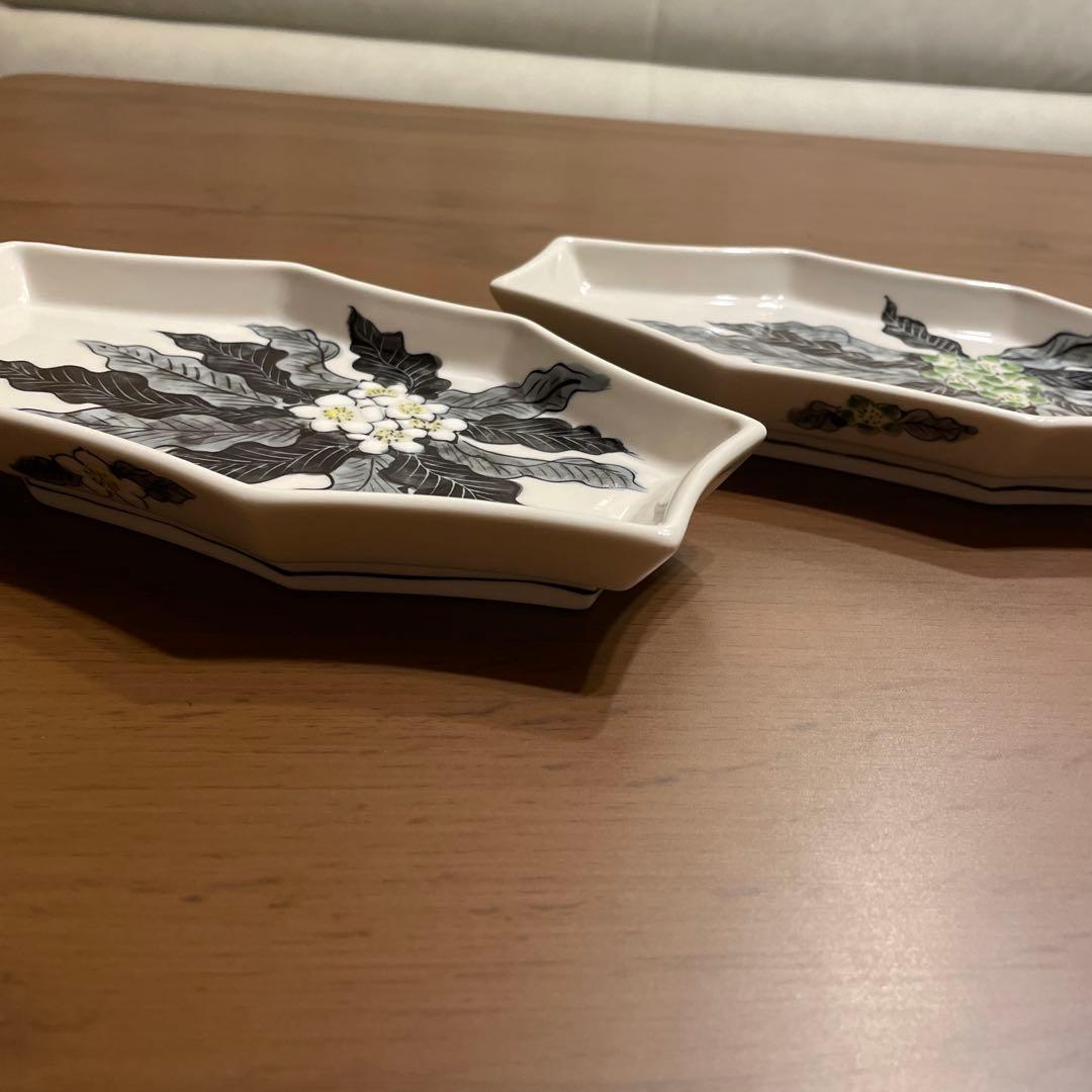 有田焼　限定品　超希少な陶祥窯　白と青の花柄陶器皿2枚セット4品
