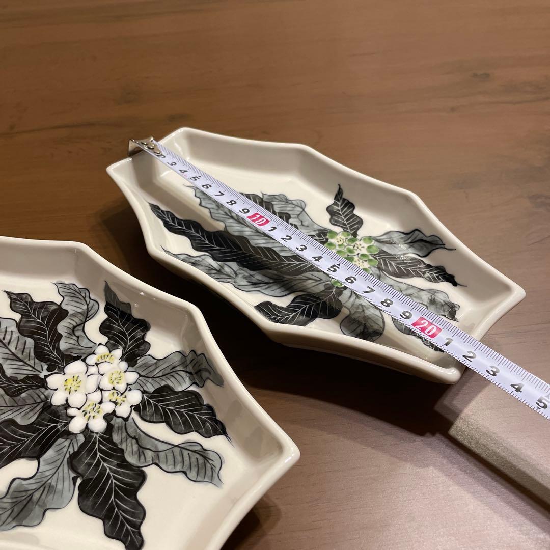 有田焼　限定品　超希少な陶祥窯　白と青の花柄陶器皿2枚セット4品
