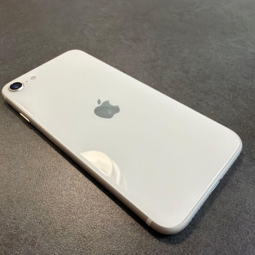 Apple iPhone SE (第3世代) 256GB 84%