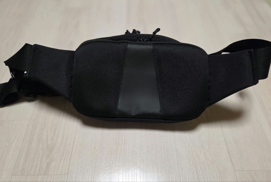 【美品•送料込み】POMULU ★ブラック★ 2way ヒップシート