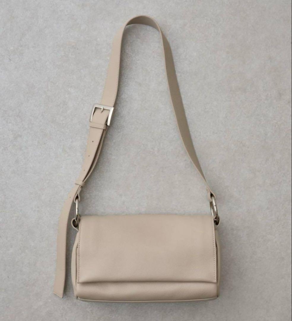 新品 ビアズリー beardsley レザー ボディバッグ　ショルダーバッグ