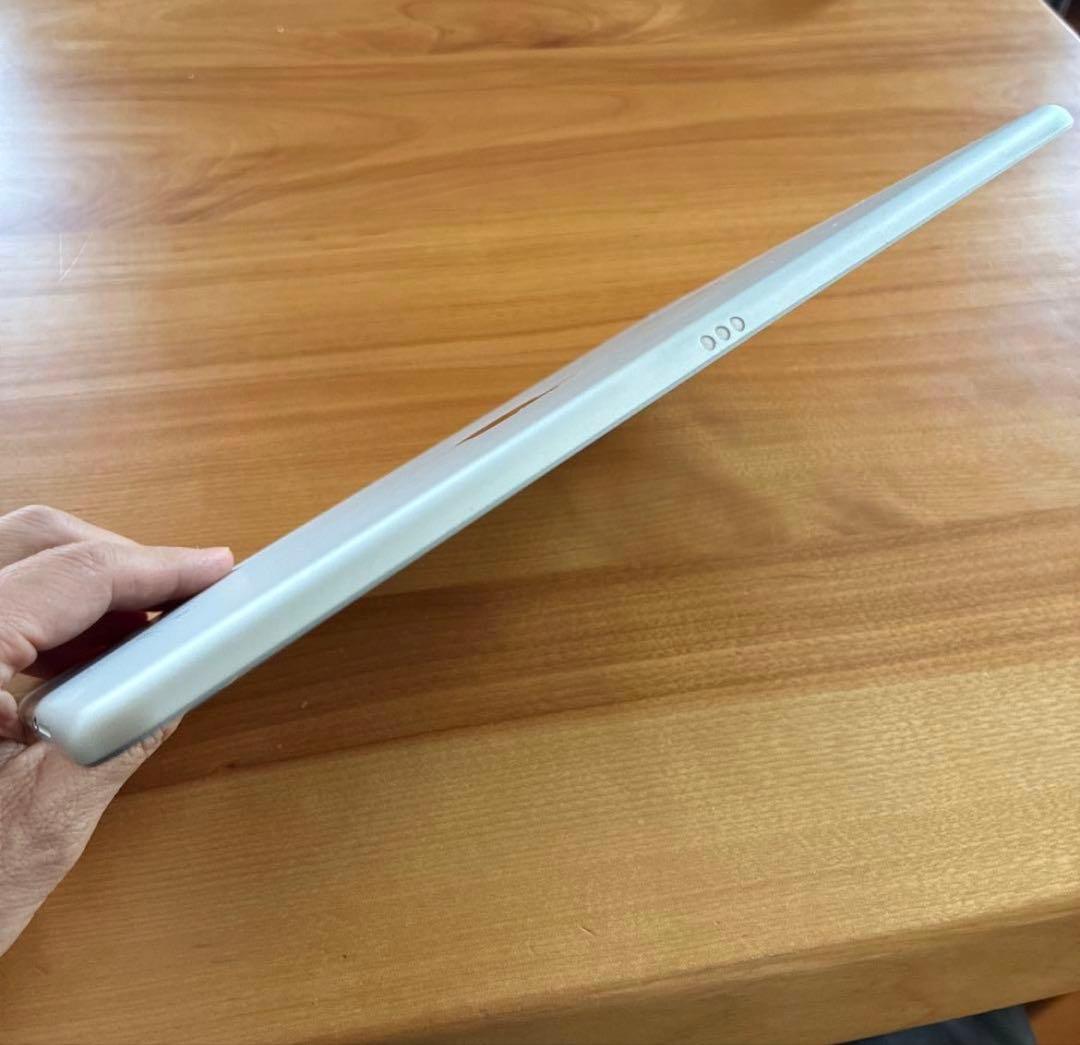 iPad 第7世代 32GB Wi-Fi セルラーモデル　美品　動作良好 AC有