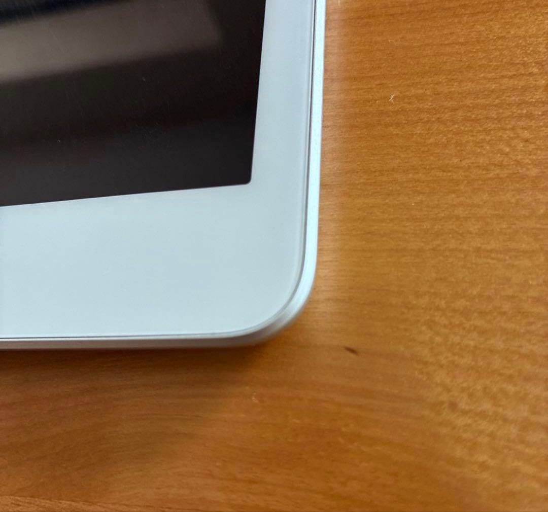 iPad 第7世代 32GB Wi-Fi セルラーモデル　美品　動作良好 AC有