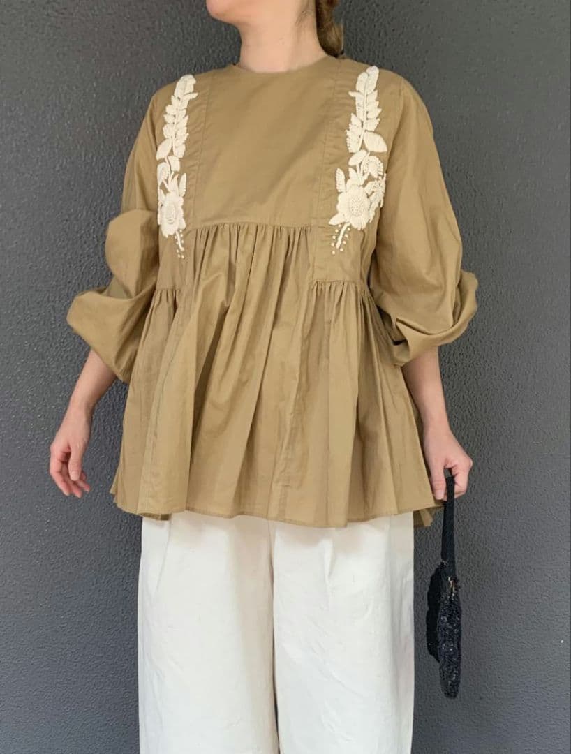 susuri ススリ リヴブラウス ギャザー 刺繍