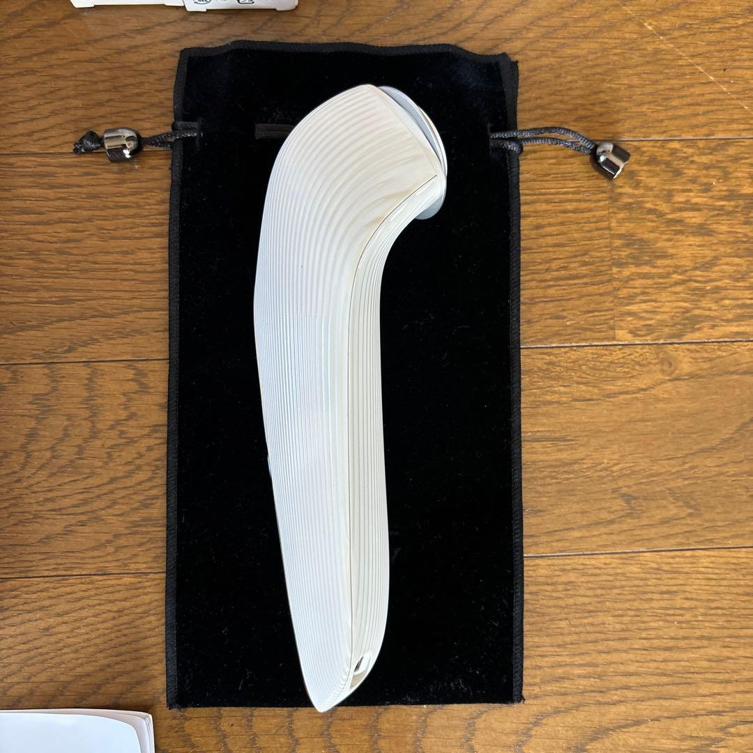 ReFa 美顔器 ビューテック　レイズ ホワイト 充電ケーブル・専用ポーチ付き