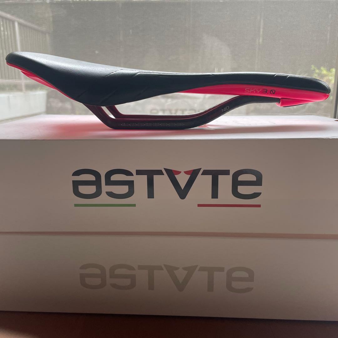 アスチュートAstvte Skyline VT 3.0 FLUO ピンクカラー
