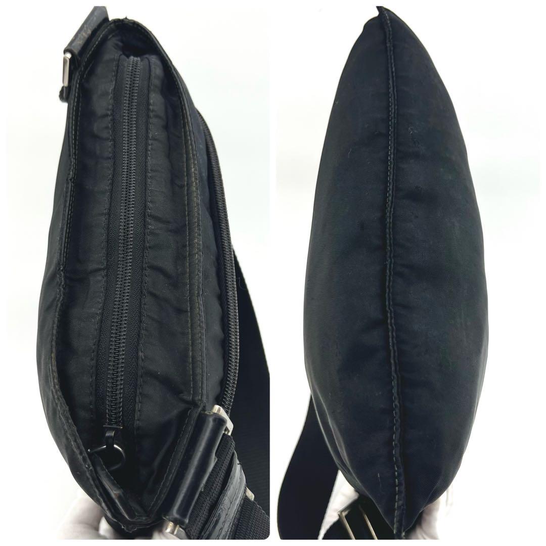 PRADA　黒　三角ロゴ　ナイロン　斜め掛け　ショルダーバッグ　サコッシュ