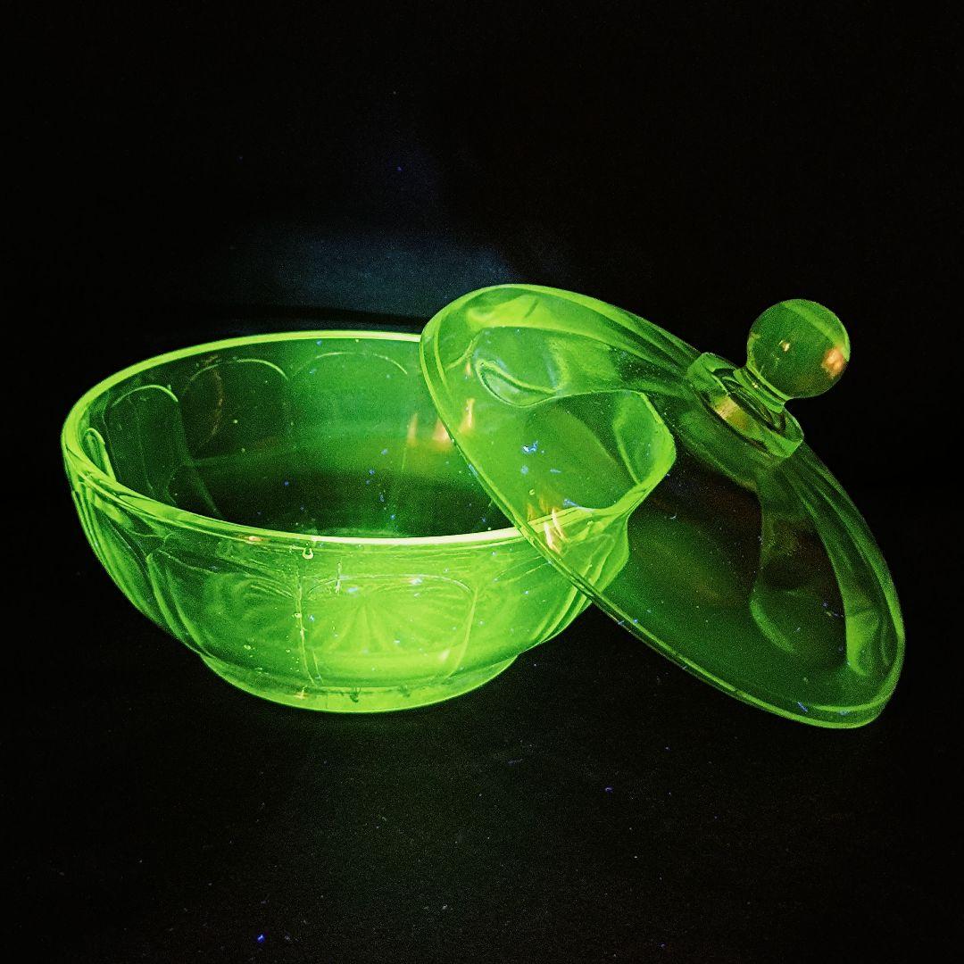 【希少】ウランガラス　蓋付き小物入れ　大正ロマン