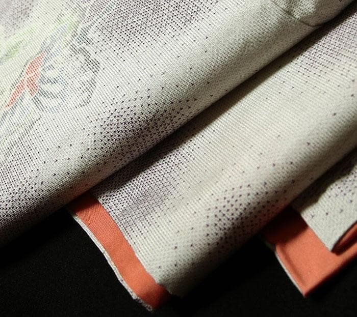 7726■　本場大島紬　泥白染　蝶の舞　経緯絣　７マルキ　未使用