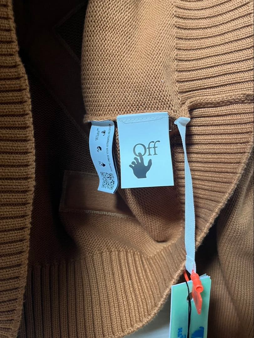 offwhite バックアローエンボスニット　シュプリーム