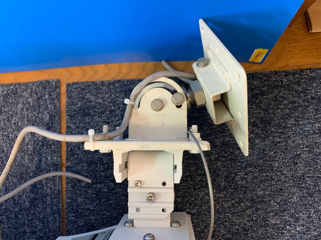 ① 2本　BOSE Panaray System 502A スピーカー金具付