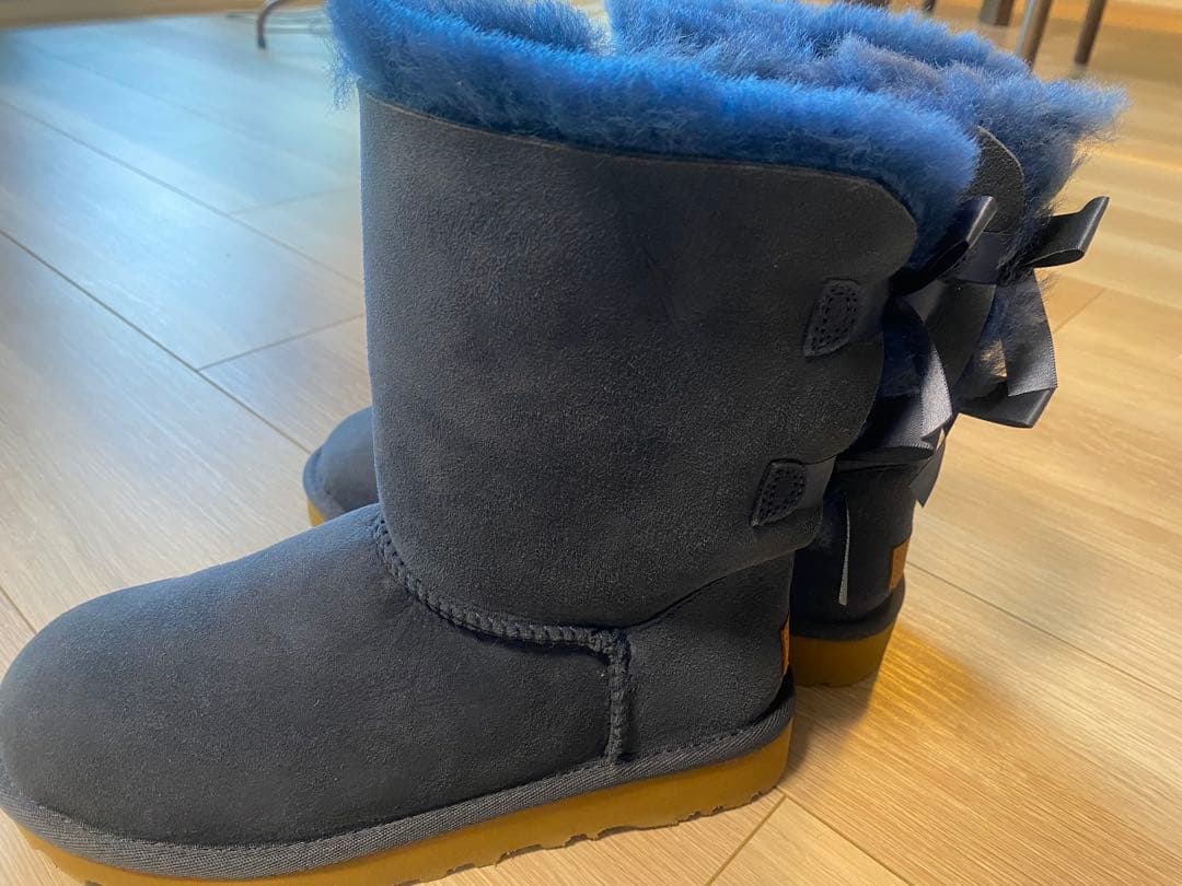 お値下げしました‼️UGG リボンムートンブーツ / ネイビー系