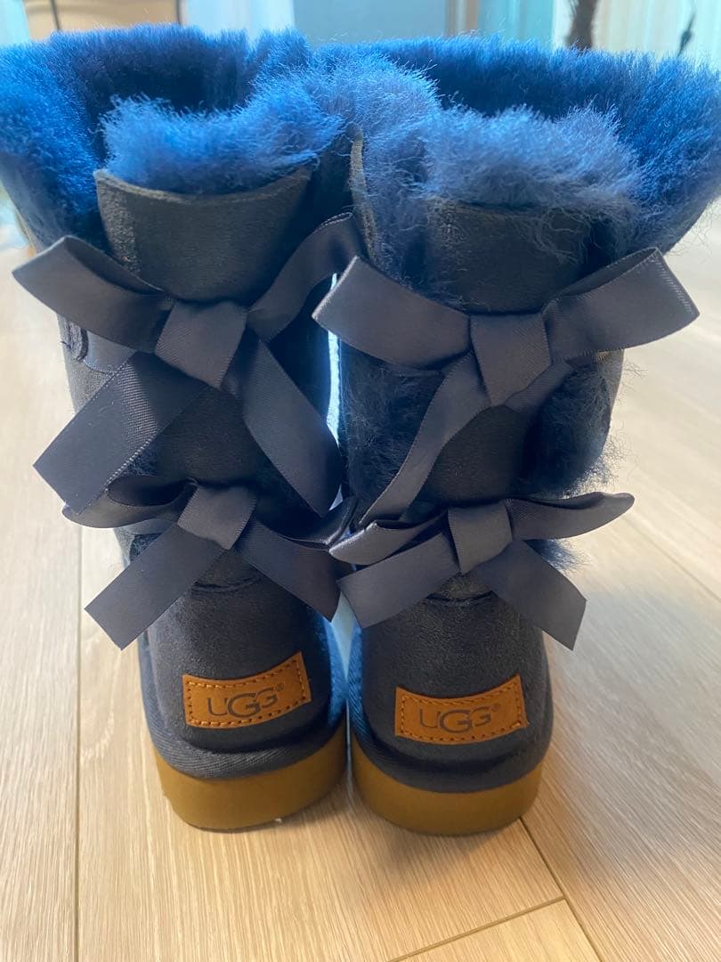 お値下げしました‼️UGG リボンムートンブーツ / ネイビー系