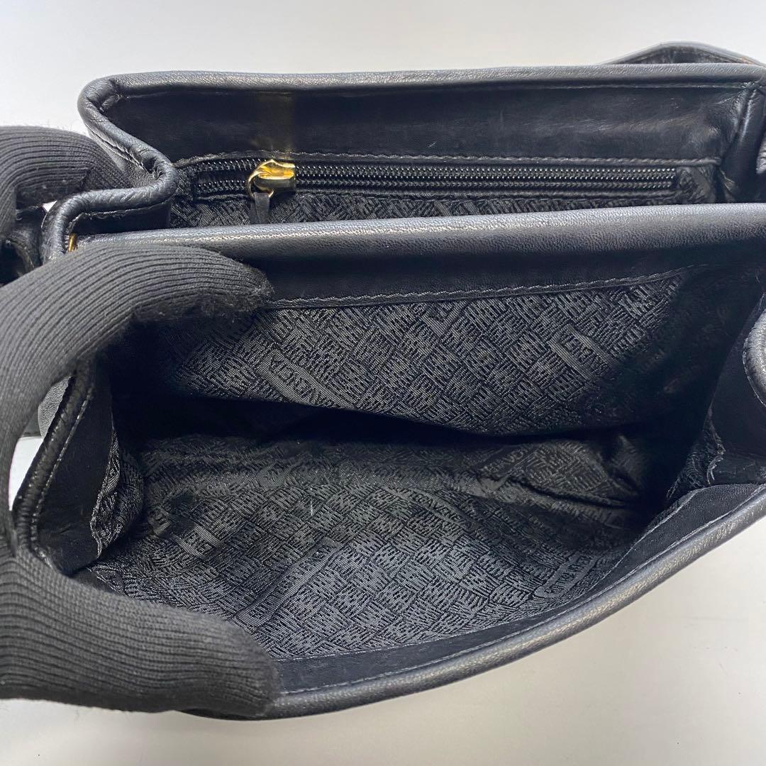 ボッテガヴェネタ ブラック イントレチャート ターンロック ショルダーバッグ