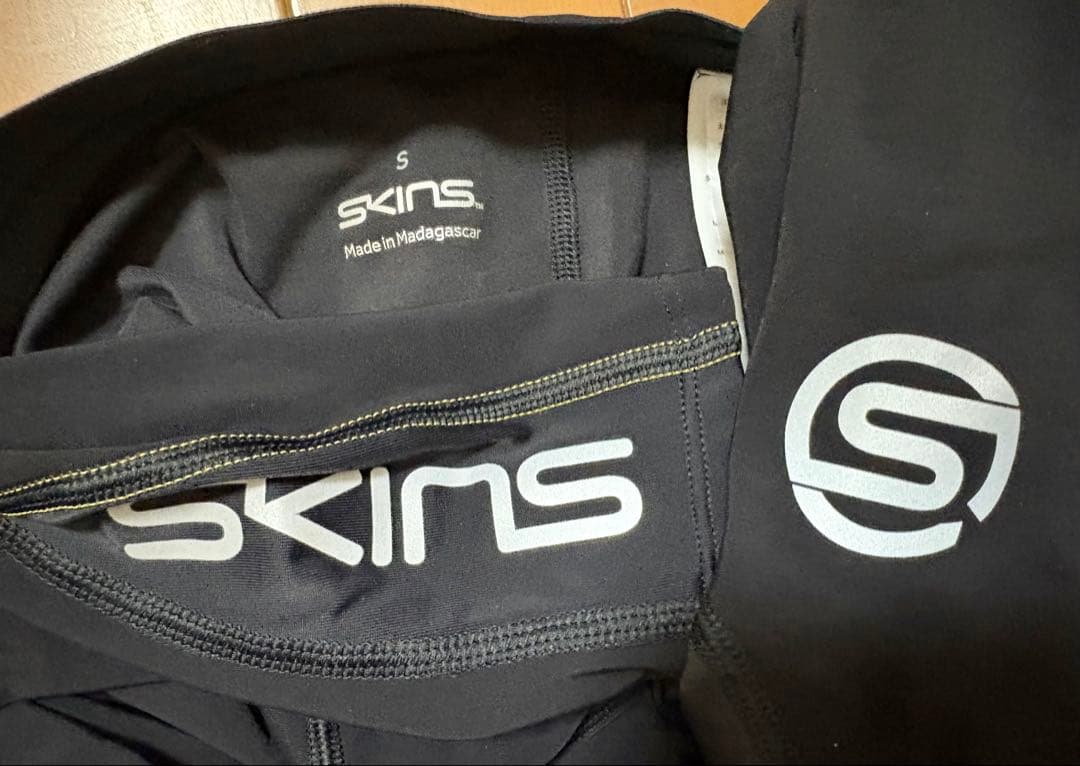 スキンズSKINS着圧 コンプレッション SERIES-3 ブラックSサイズ